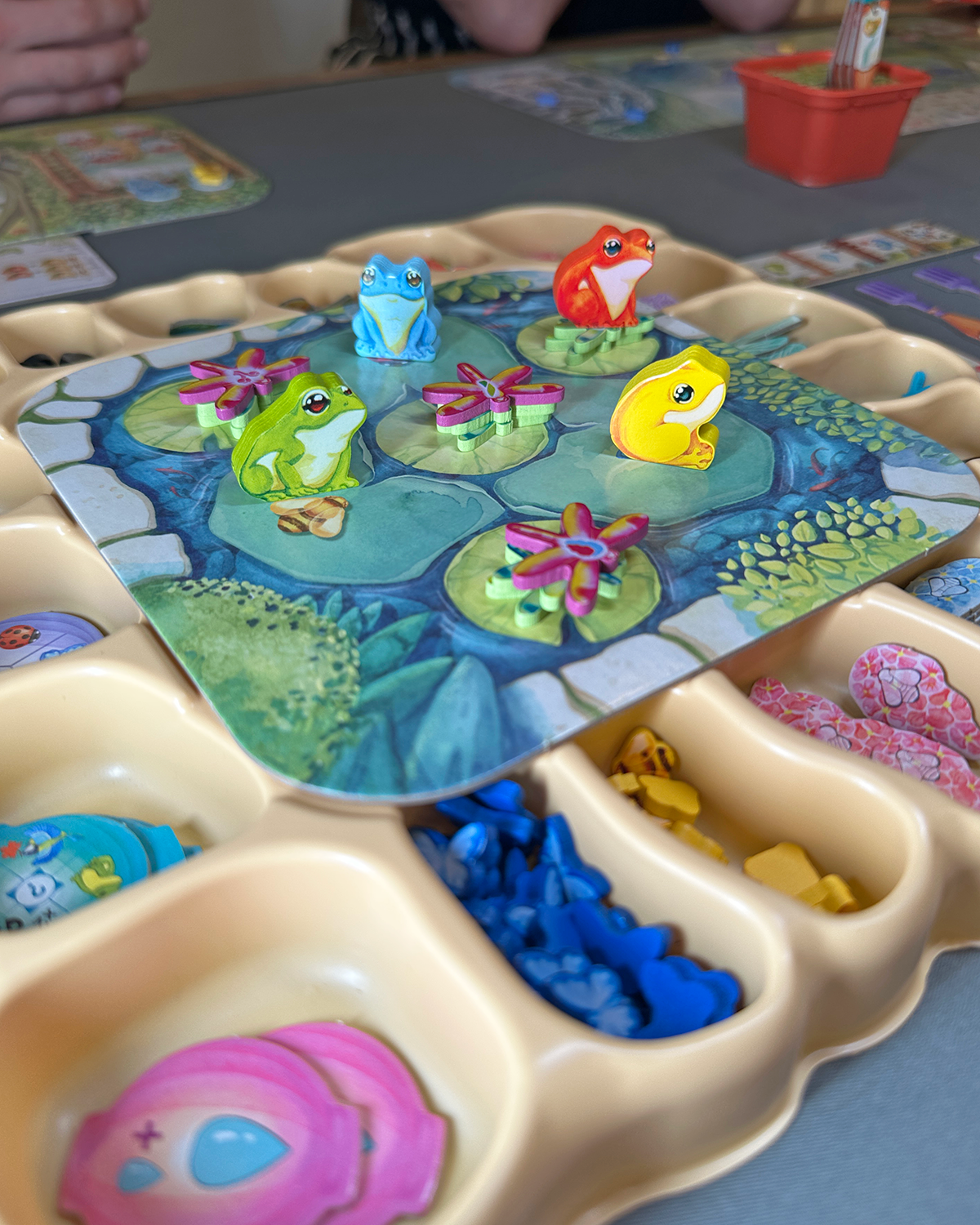Pergola Board Game Review Frogs on Lilypads and component storage